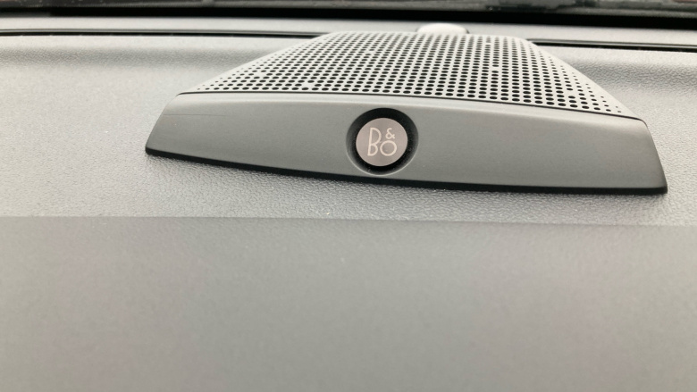 Ford Puma 1.0 EcoBoost Hybrid mHEV Vivid Ruby Edition 5dr Petrol Hatchback